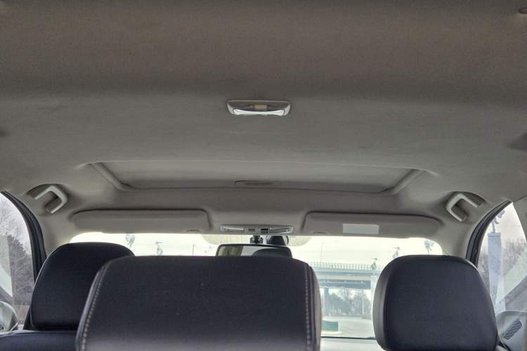 Used Mitsubishi Outlander 2019 2.4L 4x4 Zhi Xiang Edition 7 Seats China VI Standard
