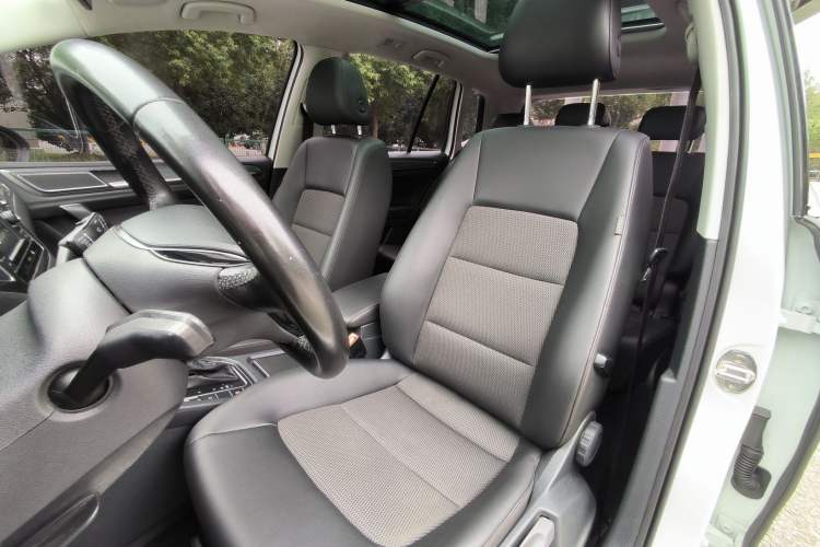 Used Volkswagen Golf Sportsvan 2018 230TSI Automatic Trend Edition
