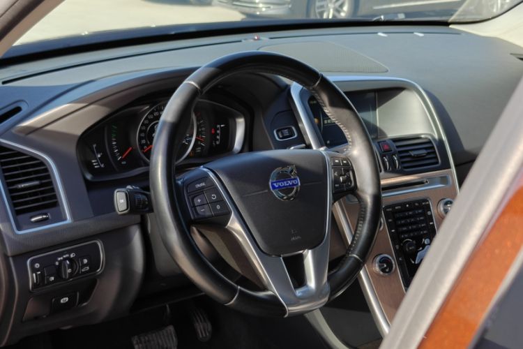 Used Volvo XC60 2015 T5 Smart Upgrade Model
