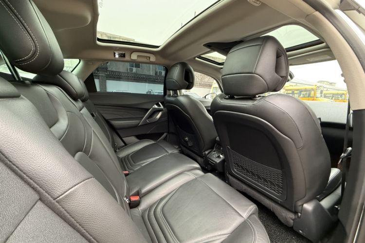 Used  5 2013 1.6T Elegant Edition THP200
