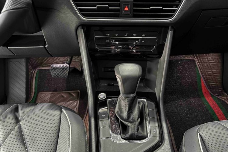 Used Volkswagen Tiguan L 2024 300TSI Automatic Two-Wheel Drive Smart Edition
