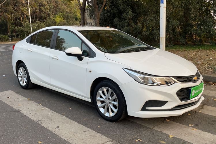 Used Chevrolet Cruze 2017 1.5L Automatic Pioneer Sunroof Edition
