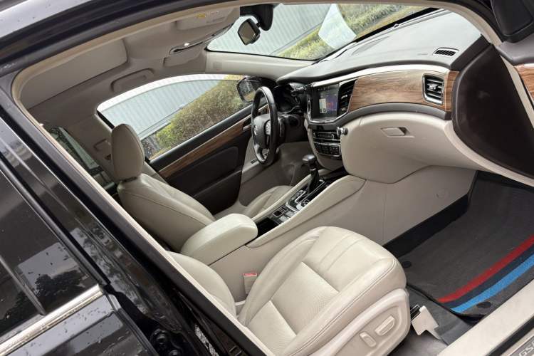 Used GAC Trumpchi GS8 2017 320T Two-Wheel Drive Luxury Smart Connectivity Version (7 Seats)
