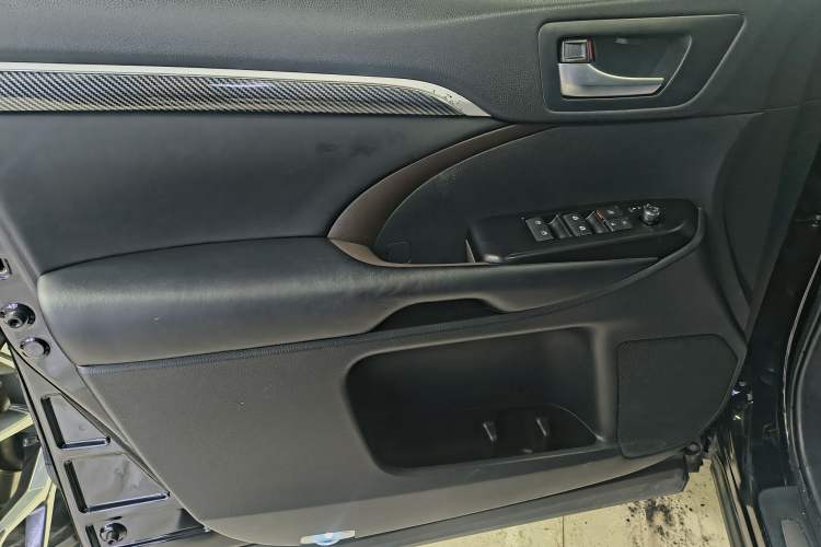 Used Toyota Highlander 2018 2.0T Four-Wheel Drive Luxury Version 7 Seats China VI Standard