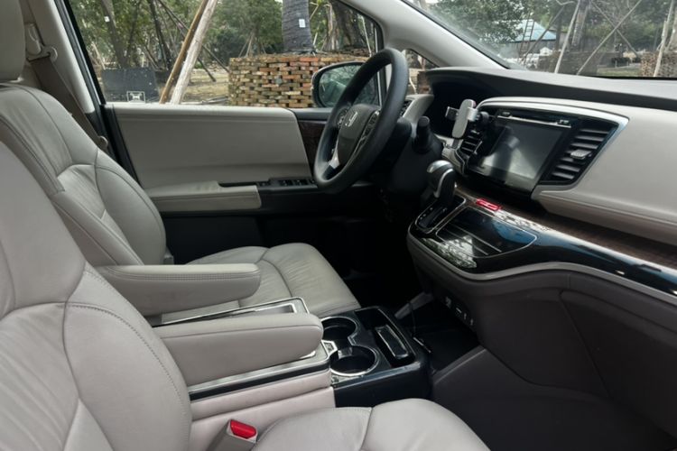 Used Honda Odyssey 2015 Revised 2.4L Luxury Edition
