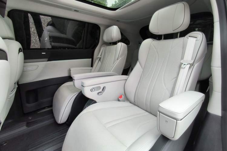 Used XPeng X9 2024 702 Ultra-Long Range Pro
