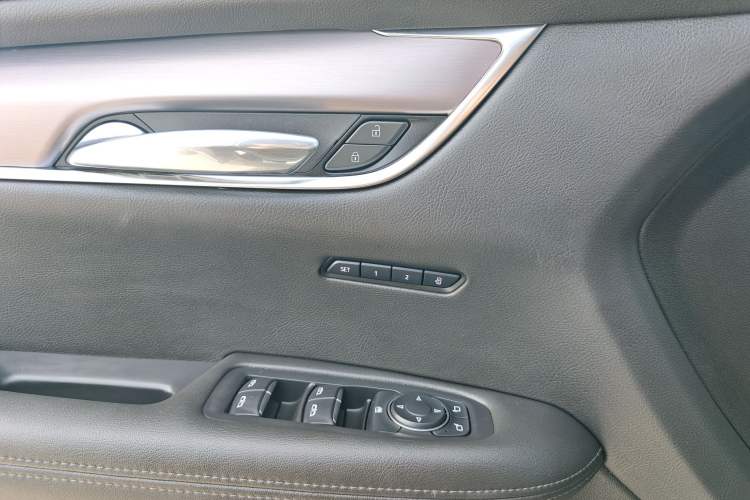 Used Cadillac XT6 2022 2.0T 7-Seater Four-Wheel-Drive Luxury Version
