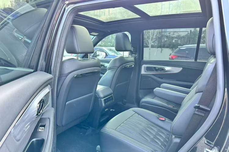 Used GAC Trumpchi GS8 2022 Double-Energy Series 2.0TM Two-Wheel Drive Prestige Edition (6 Seats)
