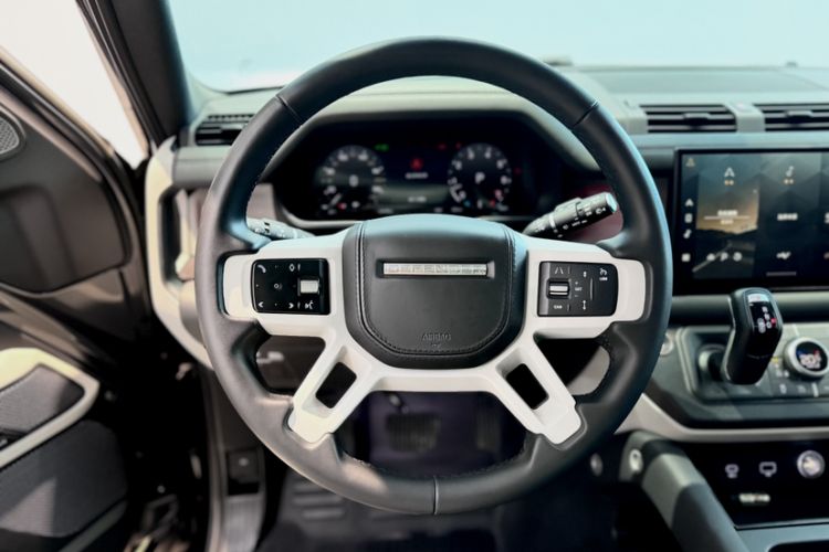 Used Land Rover Defender 2023 Facelift 110 3.0T P400 Dark Edition
