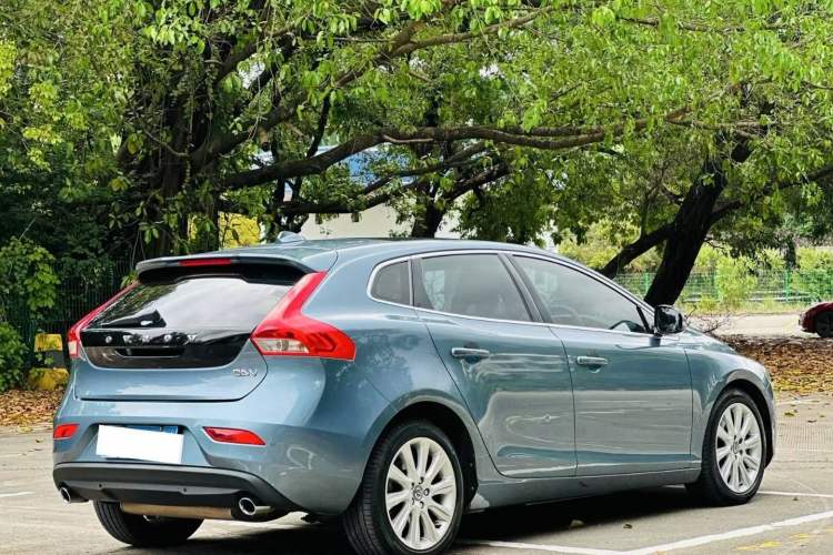 Used Volvo V40 2014 2.0T Zhiya Edition
