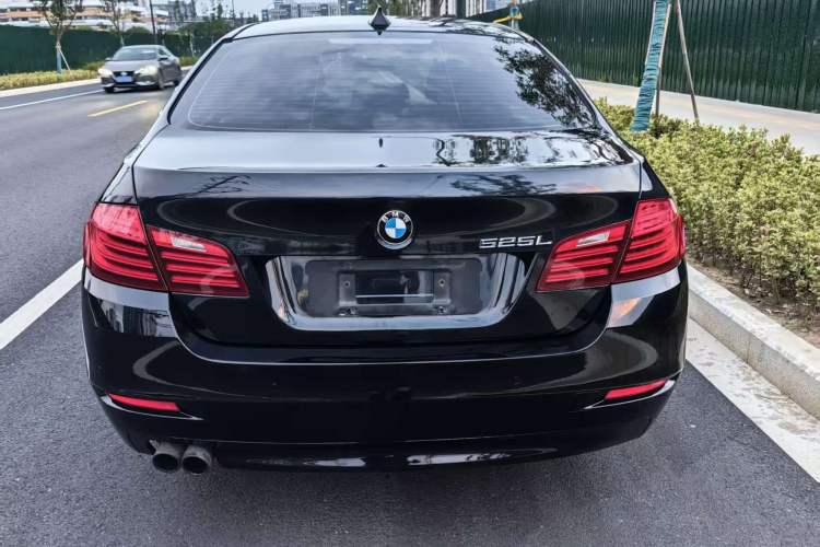 Used BMW 5 Series 2014 520Li Elegant Model
