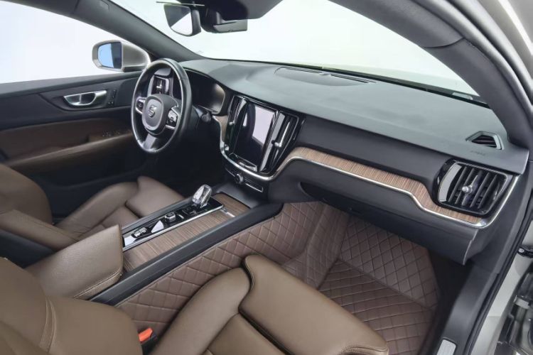 Used Volvo S60 2022 B4 Zhiyuan Luxury Edition
