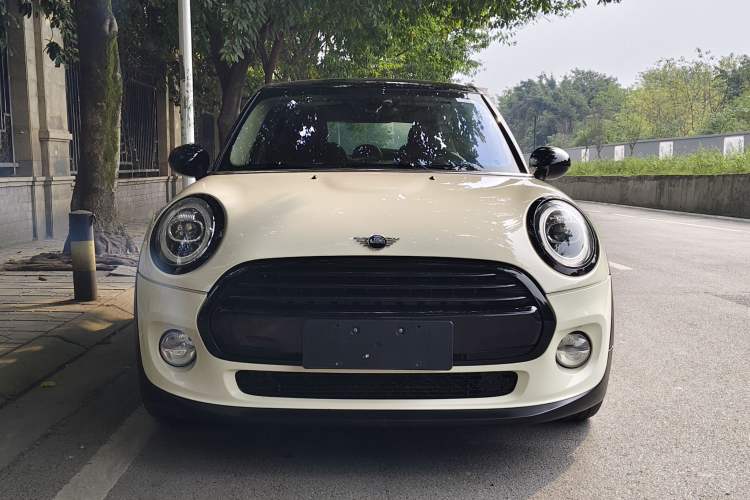 Used  MINI 2018 1.5T COOPER Classic Edition Five-Door Version
