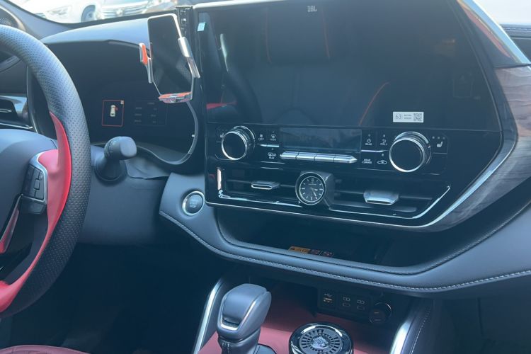 Used Toyota Crown Land Cruiser 2024 2.0T All-Wheel-Drive Prestige Version
