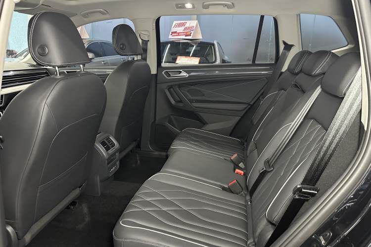 Used Volkswagen Tiguan L 2024 Outstanding Model 330TSI Automatic Two-Wheel Drive R-Line Dragon Glory Edition
