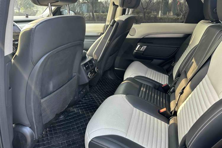 Used Land Rover Discovery 2023 Restyled 360 PS R-Dynamic SE