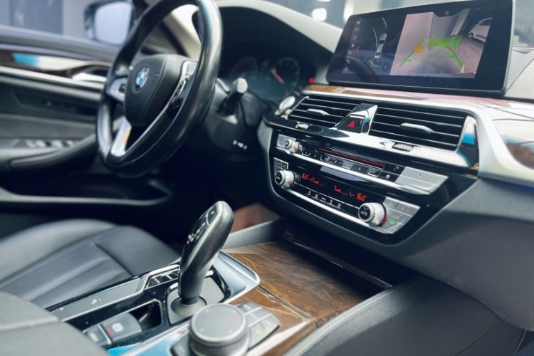 Used BMW 5 Series 2019 Facelifted 525Li Luxury Package
