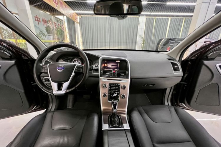 Used Volvo XC60 2017 T5 AWD Smart Upgrade Edition
