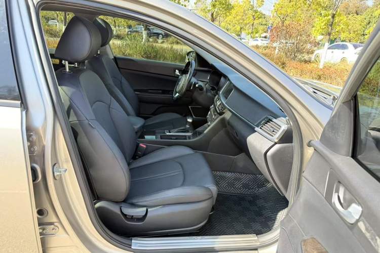 Used Kia K5 2016 1.6T Automatic LUX
