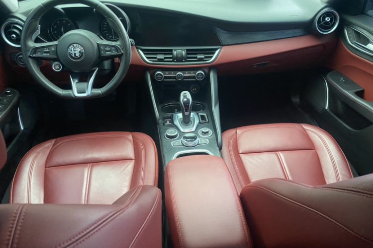 Used Alfa Romeo Giulia 2021 2.0T 280HP Luxury Edition
