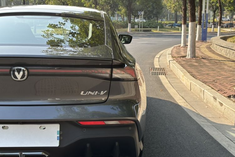 Used Changan UNI-V iDD 2024 Blue Whale Smart Electric iDD 136km ZhiKu Model