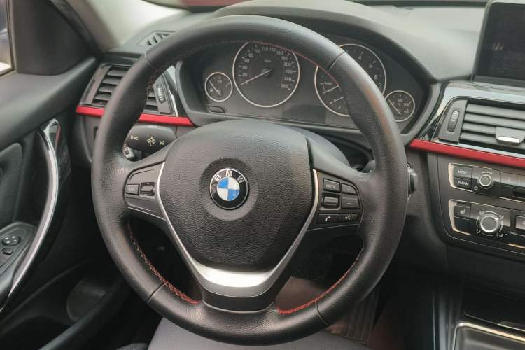 Used BMW 3 Series 2015 316i Sport Design Package
