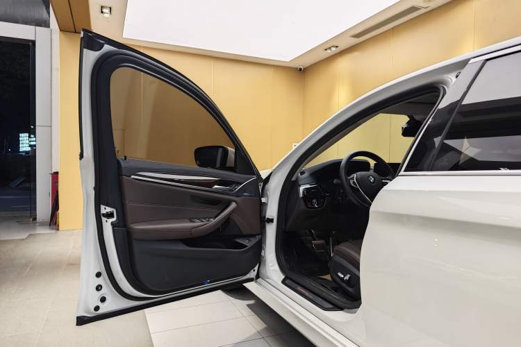 Used BMW 5 Series 2019 Facelifted 525Li Luxury Package
