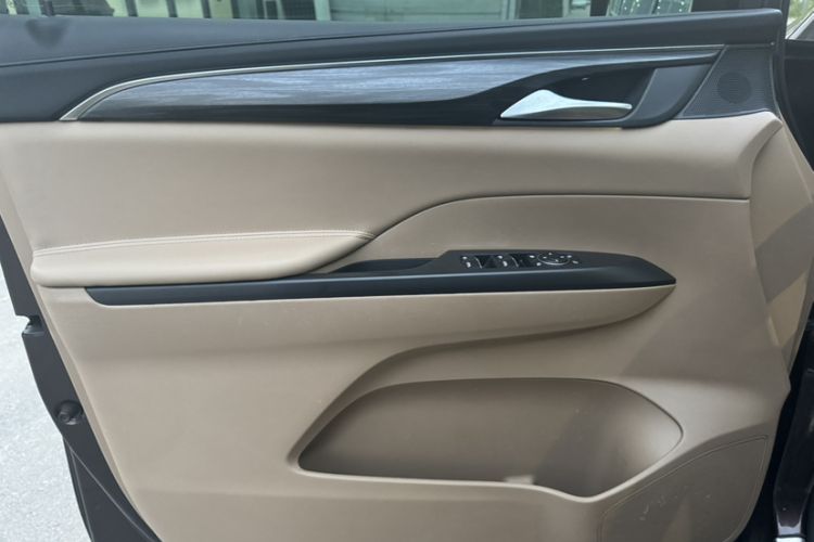 Used Buick GL8 2021 ES Landtrek 653T Luxury Model
