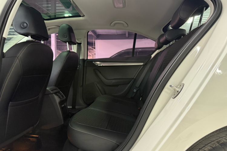 Used Skoda Octavia 2019 1.5L Automatic Smart Drive Luxury Edition China VI Standard
