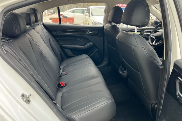 Used Roewe i5 2021 1.5L CVT Black Gold Edition
