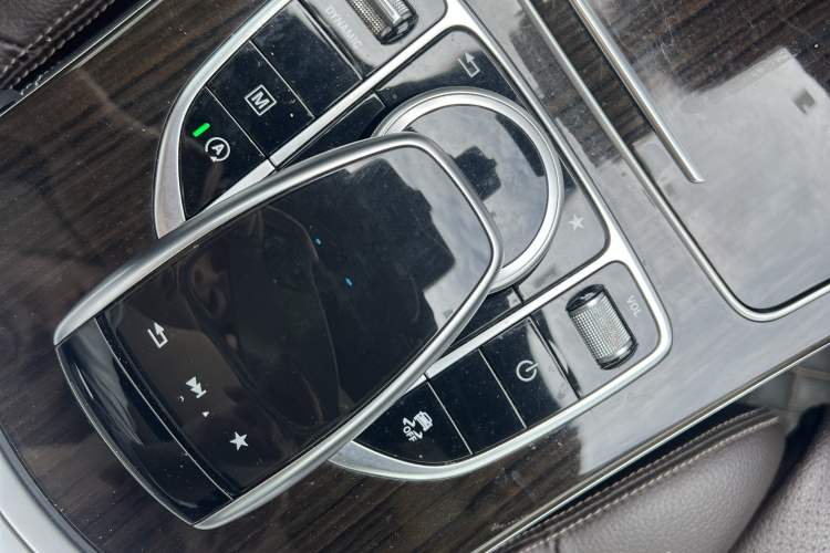 Used Mercedes-Benz GLC 2019 Facelift GLC 260 L 4MATIC Luxury Model
