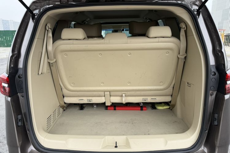 Used Buick GL8 2023 Facelifted Land Cruiser Executive Luxury Version
