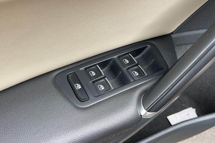 Used Volkswagen Golf 2017 230TSI Automatic Luxury Million-Vehicle Commemorative Edition
