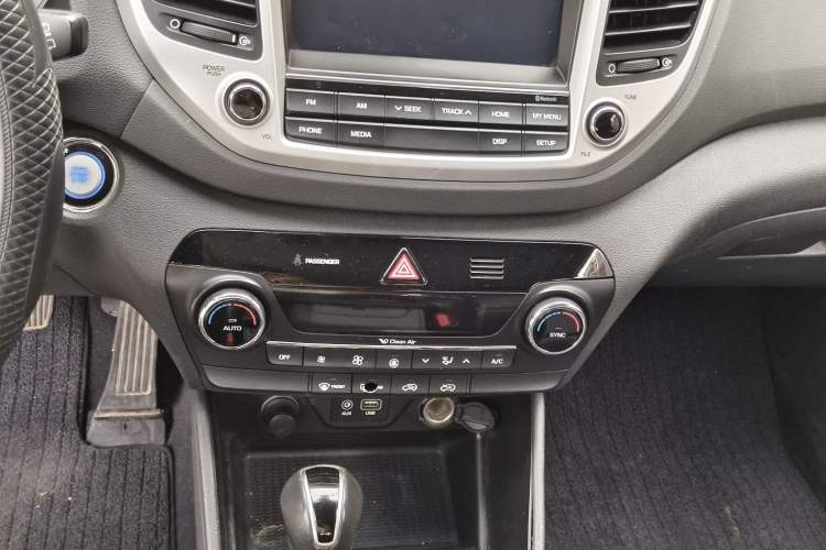 Used Hyundai Tucson 2018 1.6T Dual-Clutch Two-Wheel Drive 15th Anniversary Special Edition
