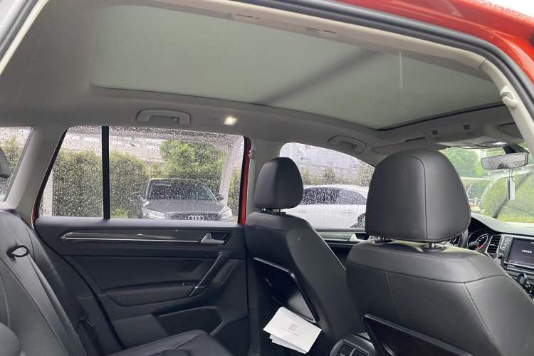 Used Volkswagen Golf Sportsvan 2016 280TSI Automatic Luxury Model
