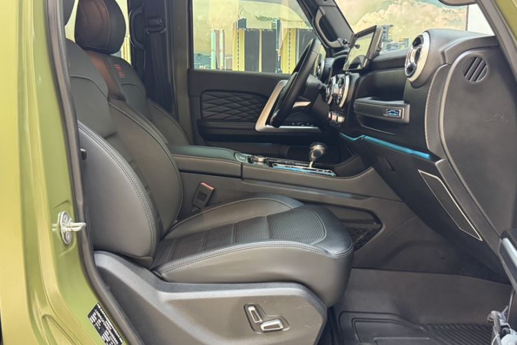 Used  BJ40 2019 2.3T Automatic Four-Wheel Drive Shengshi Huazhang Edition China VI Emission Standard