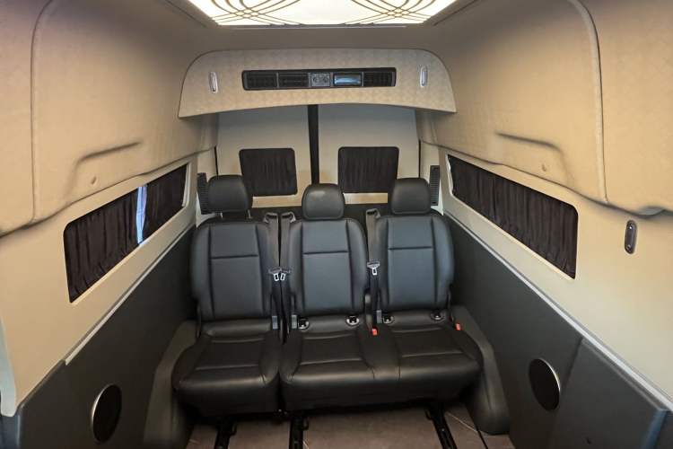 Used Ford Transit 2023 2.0T Diesel Automatic Multi-Purpose Commercial Vehicle Mid-Frame Mid-Roof 5/6 Seats
