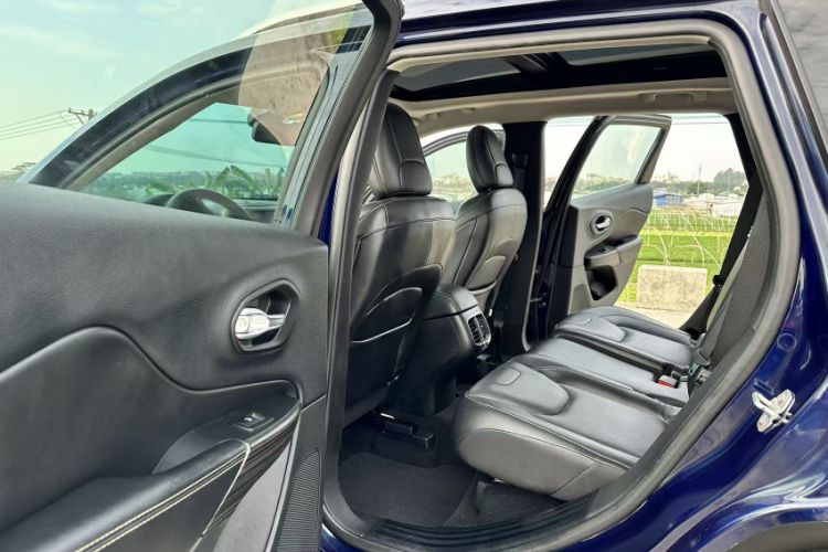 Used  Cherokee 2016 2.4L Leading Edition
