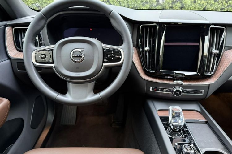 Used Volvo XC60 2025 B5 Four-Wheel Drive Smart & Advanced Luxury Edition
