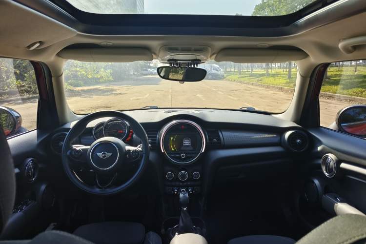 Used  MINI 2015 1.5T COOPER Fun Five-Door Edition
