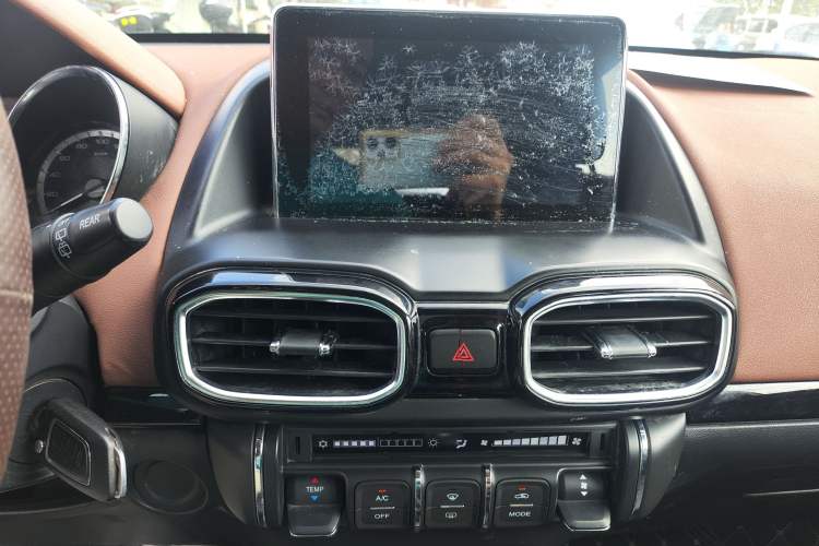 Used Dongfeng Aeolus AX4 2017 1.6L DCT Trendy Style
