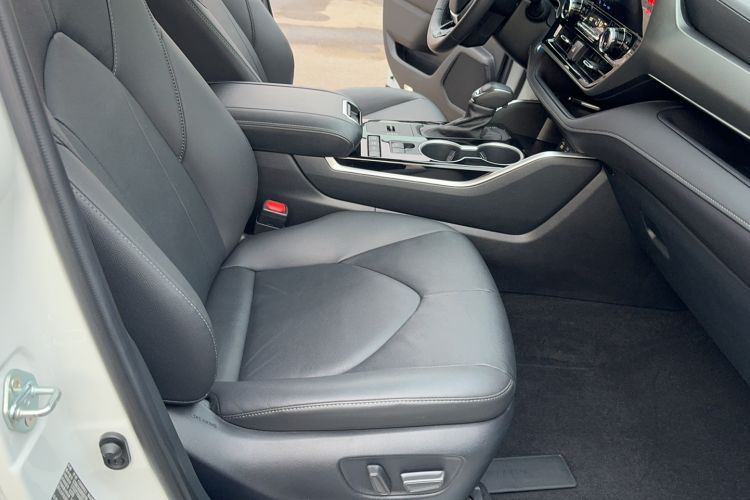 Used Toyota Highlander 2022 Dual-Engine 2.5L Four-Wheel Drive Prestige Version 7 Seats