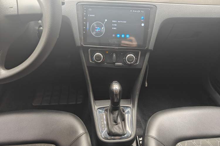 Used Volkswagen Santana 2015 1.6L Automatic Comfort Edition
