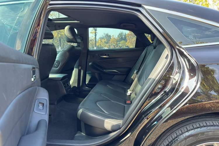 Used Toyota Avalon 2019 Dual-Engine 2.5L Luxury Edition China V Standard
