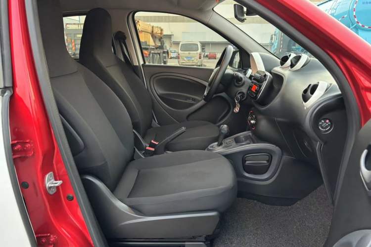 Used  forfour 2016 1.0L 52 kW Dynamic Edition
