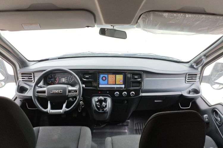 Used JMC Fushun 2025 2.0T 6MT Diesel Mid-Roof Mid-Height Commercial Multi-Purpose 7-Seater Passenger Vehicle
