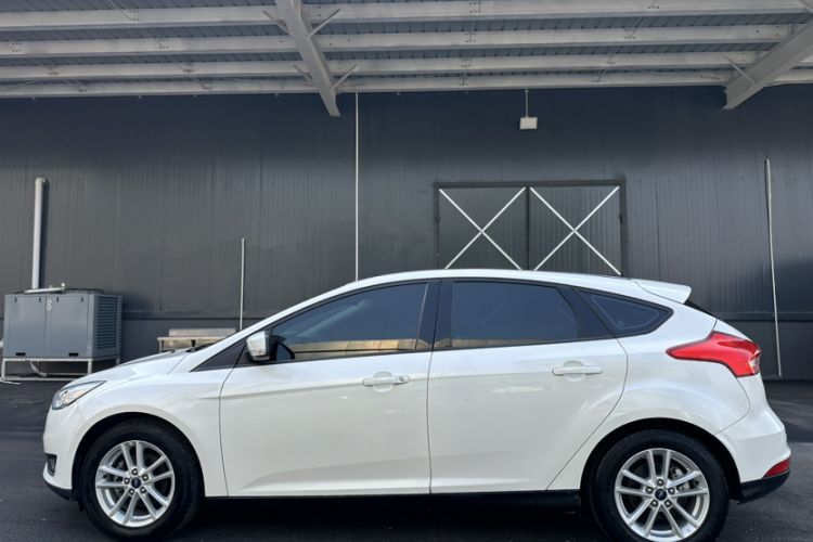 Used Ford Focus 2015 Hatchback 1.6L Automatic Fashion Edition
