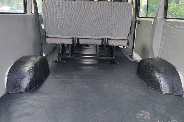 Used Iveco Daily 2017 2.5T A35 Passenger Van 5-7 Seats Model 47Z5
