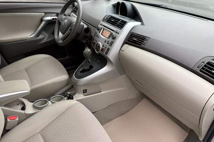 Used Toyota Verso 2014 Starlight 180G CVT Comfortable Multi-Function Edition
