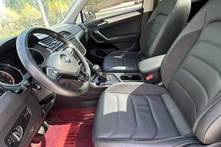 Used Volkswagen Tiguan L 2019 Revised 330TSI Automatic Two-Wheel Drive Smart & Luxury Edition China VI Standard
